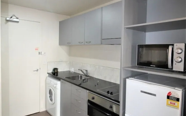 Unbeatable Central Apt next to Queen 22H
