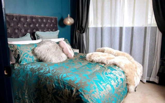 HOH - Hazel's Boudoir
