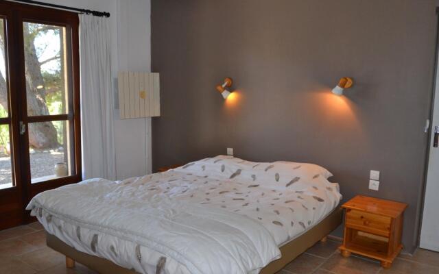 Lovely villa in Cesseras with private swimming pool