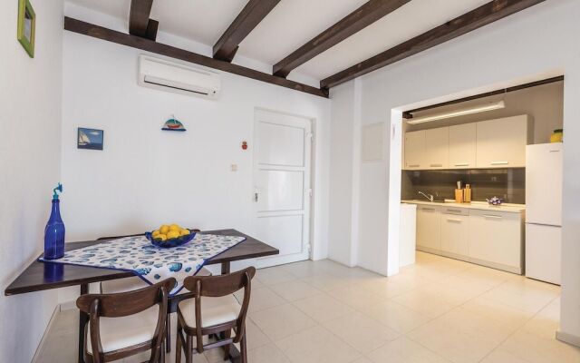 Beautiful apartment in Jablanac w/ 2 Bedrooms