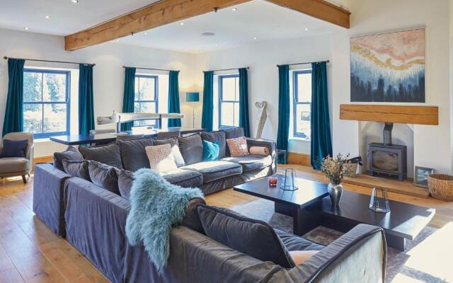 Host Stay The Lakehouse