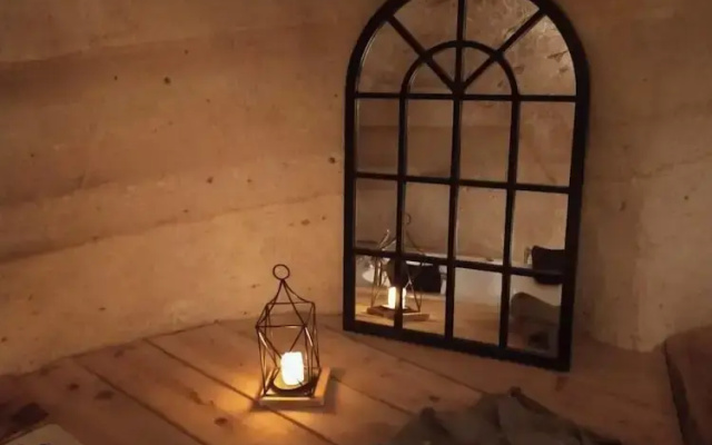 Deep Cave House