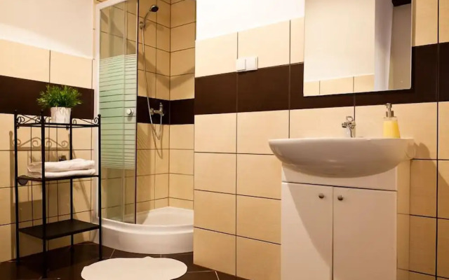 Blooms Boutique Hostel Inn & Apartments
