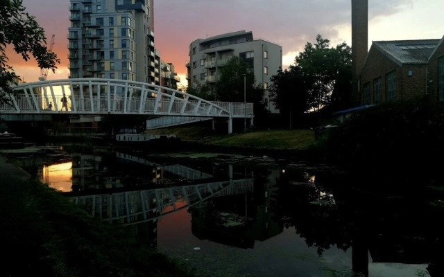 Lovely Luxury 1-bed Apartment in Wembley