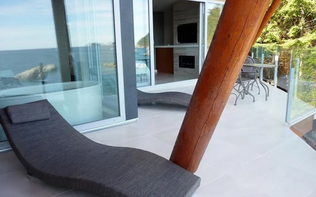 Pointhouse Suites On Sargeant Bay