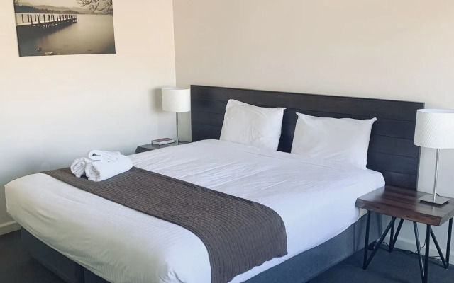 Sunshine Motor Inn