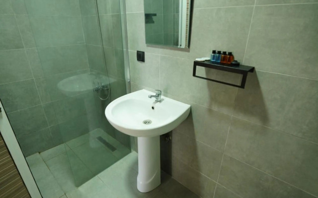 Chillos Beach Hotel & Lounge