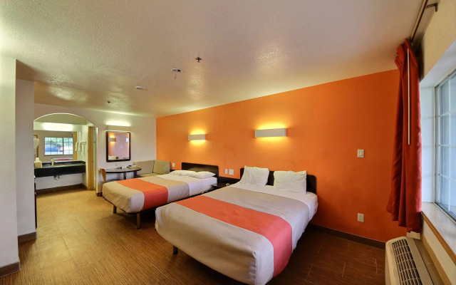 Motel 6 Edinburg, TX