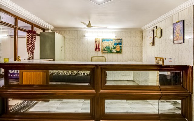 SPOT ON 67751 Sri Surya Lodge