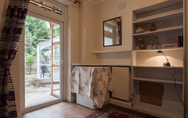 Unique & Beautiful Home for 8 in East Putney