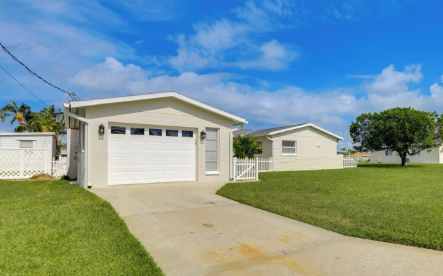 Stunning Palmetto Home w/ Boat Dock & Kayaks!