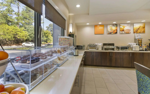 Comfort Suites Columbia Northeast - Fort Jackson