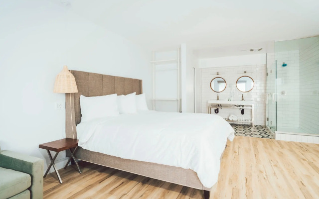 The Belmont Shore Inn