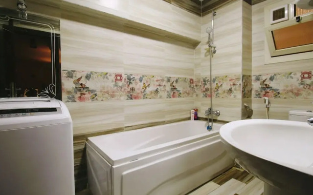 Golden Charming 3-bed Apartment in Cairo