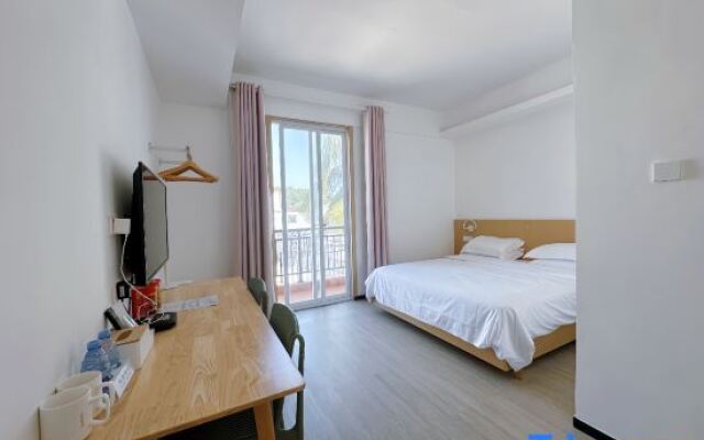 Sanya Yomovo – Bridge House Art Inn