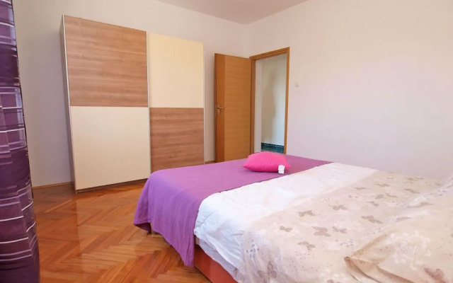 Apartments Mihatović