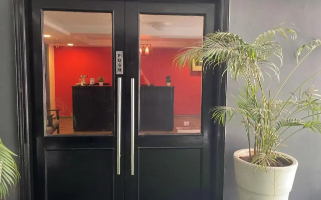 Saltstayz Express - Golf Course Road & DLF Phase-1