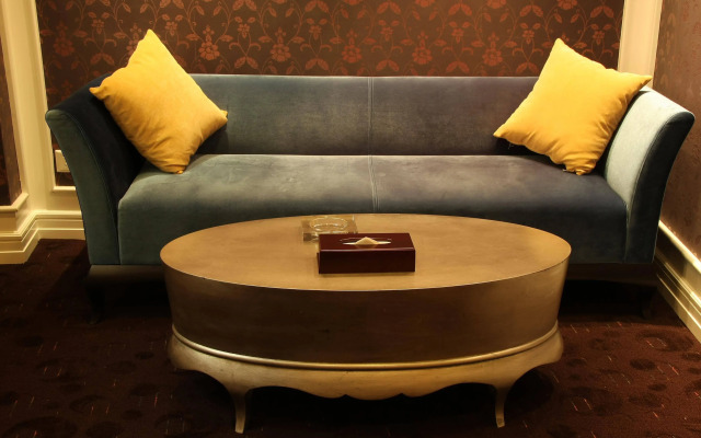 Manhattan Jinling Business Hotel