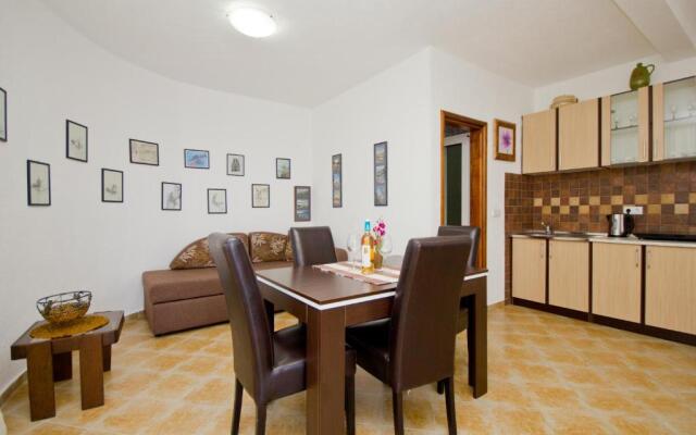 Apartments Dora