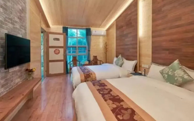 Lanrenyuanlin Hotspring Wooden House