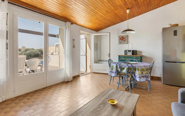 Seaside Family Apartment in Agde