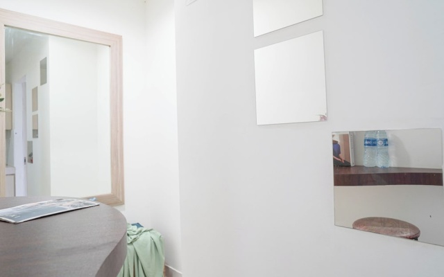 Compact White 1Br At Sentul Tower Apartment