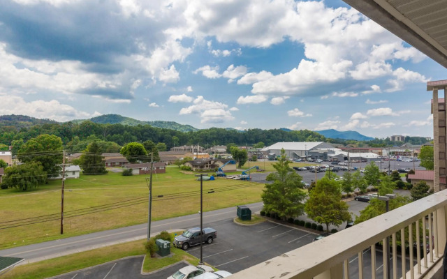 Twin Mountain Inn & Suites