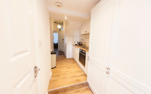 Newly Refurbished Victorian Style Flat for 2