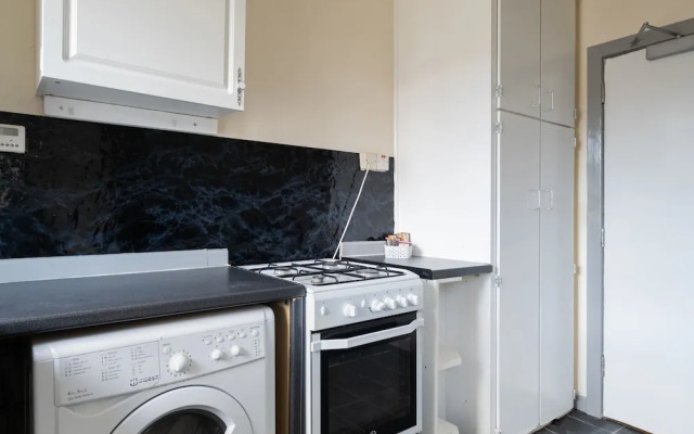 Novelty Suites - Powis Circle