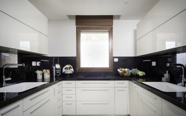 Sweet Inn Apartments- King David Crown