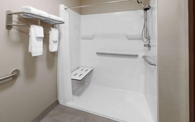 Super 8 by Wyndham Fairmont