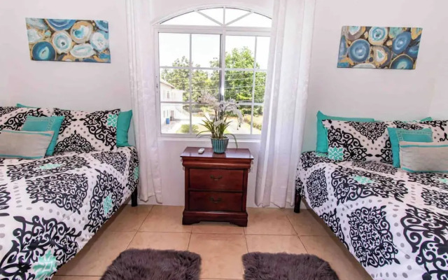 Runaway Bay Gem Villa