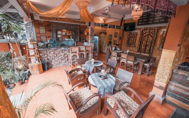Lovina Palace