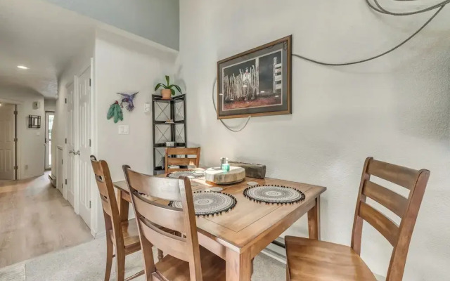 Cloudcroft Townhome on Golf Course w/ Deck!