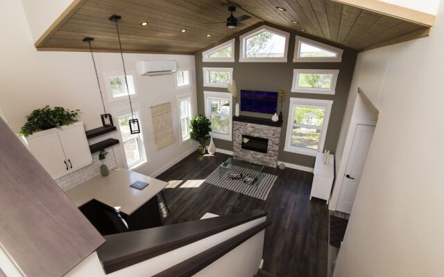Luxury Loft Cottage In Manitou Beach