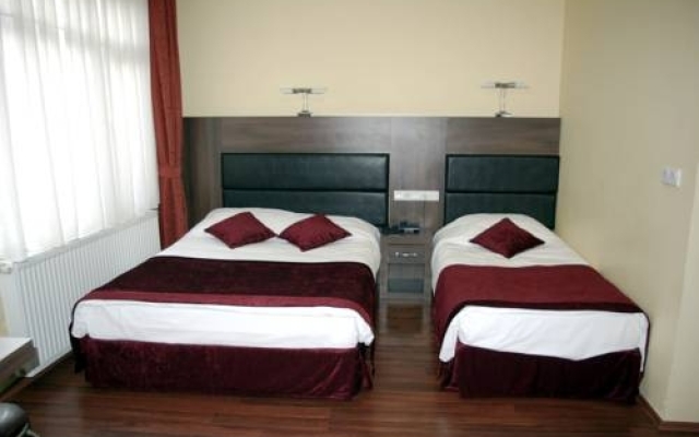 Adrien Hotel