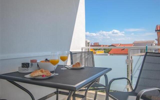 Marina Apartments Vir