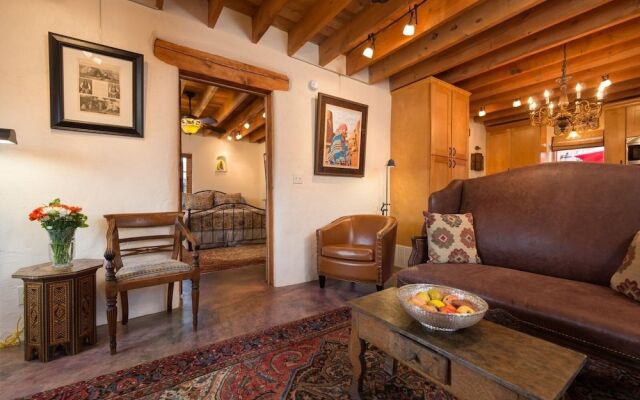 Desert Breeze - Delightful Railyard Adobe, Walk to The Plaza