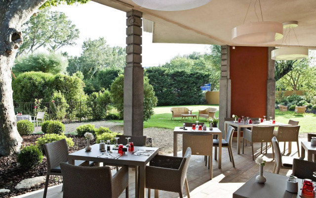 Best Western Plus Le Lavarin