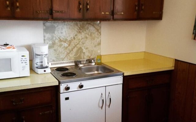 Maple Leaf Inn & Suites