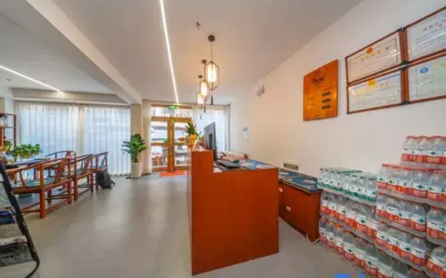 Phoenix Ancient City Warm Heart Pavilion Homestay