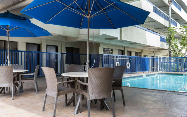 Quality Inn & Suites Los Angeles Airport - LAX