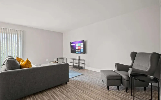 Stylish 2BR 2BA Stay in Prime Location