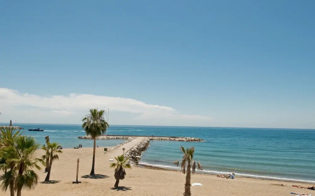 Beachfront Penthouse, Sea/mountain Views, 3 Balconies, Puerto Banus, Marbella