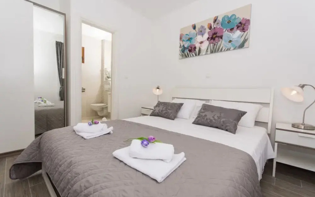 Apartments Villa LA