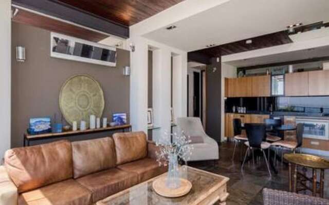 Beautiful Apartment w Deck Stunning Views Rhine Stone