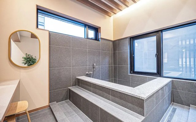 Hound Hotel Daegu Seongseo