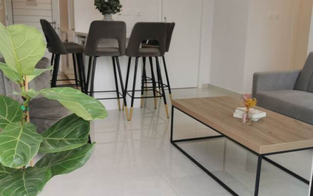 Phaedrus Living: Seaside Deluxe Flat Harbour 107