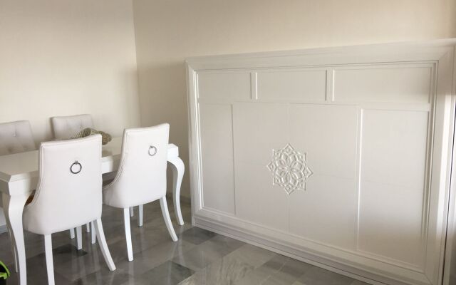 Mi Capricho Beachfront Apartment - Sitio de Calahonda