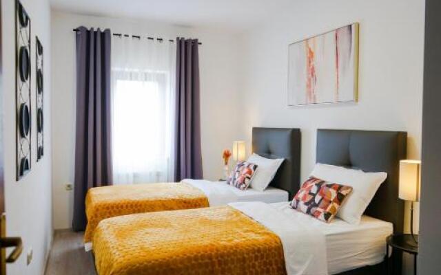 Villa Leon, Wonderful Family Apartment with Pool